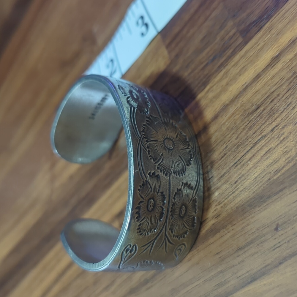 Salisbury pewter cuff bracelet October flowers cosmos silver tone - Picture 7 of 9